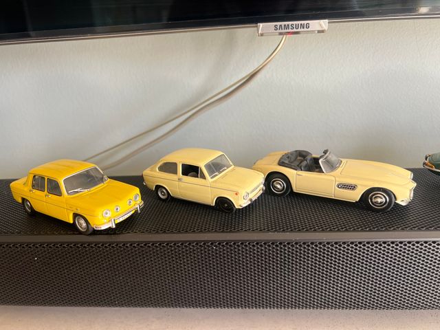 Lotto di 7 auto in scala mai usate, ma senza scatole.