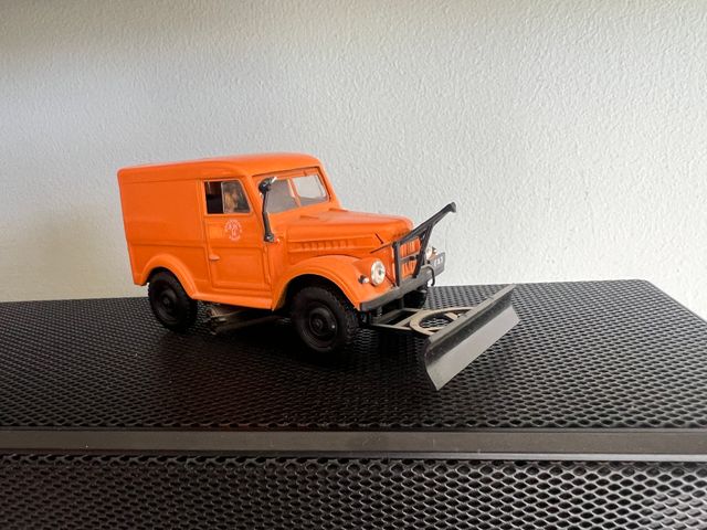 Lotto di 7 auto in scala mai usate, ma senza scatole.