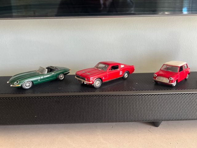 Lotto di 7 auto in scala mai usate, ma senza scatole.