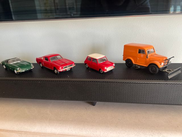 Lotto di 7 auto in scala mai usate, ma senza scatole.