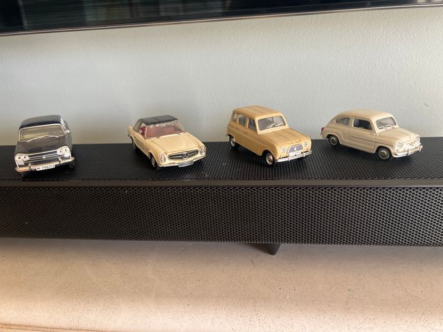 Lotto di 7 auto in scala mai usate, ma senza scatole.