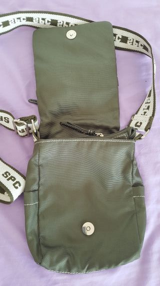 Bolso pequeño verde oliva con correa