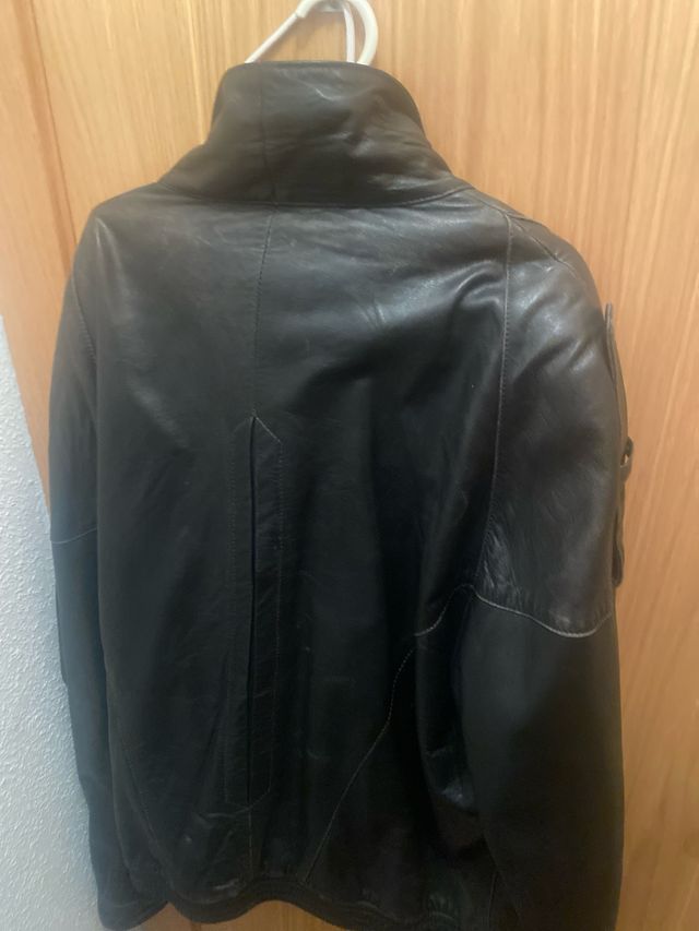 Chaqueta de cuero negra