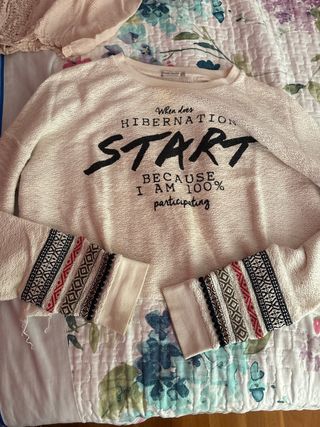 Sudadera beige con estampado hippy