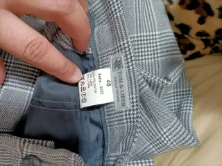 Pantalón de cuadros gris y blanco