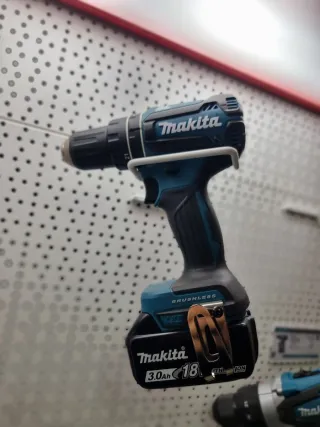 Combo Makita DHP485 + DGA504