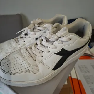 Scarpe Diadora bianche e nere