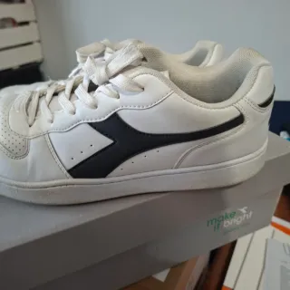 Scarpe Diadora bianche e nere