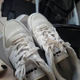 Scarpe Diadora bianche e nere