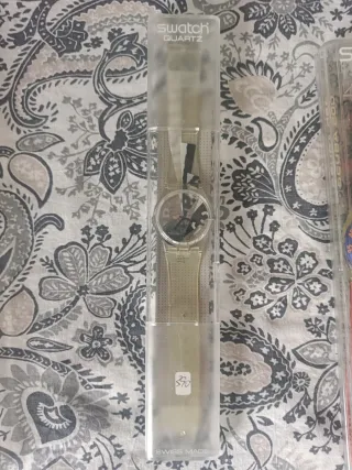 Reloj Swatch Quartz Beige Sin Uso