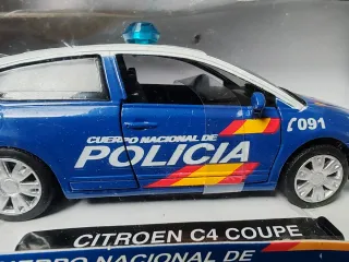 Coche Policía Citroen C4 Coupe 1:32