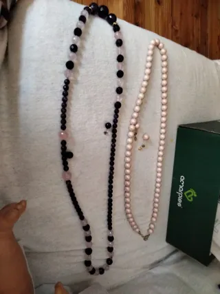 Collares largos y pendientes