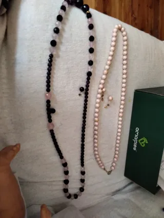 Collares largos y pendientes