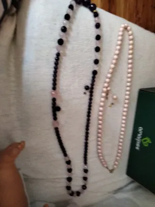 Collares largos y pendientes