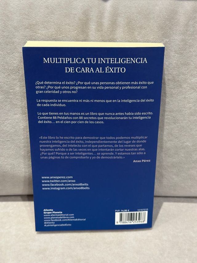 Pack de 4 libros de Anxo Perez firmados y dedicado