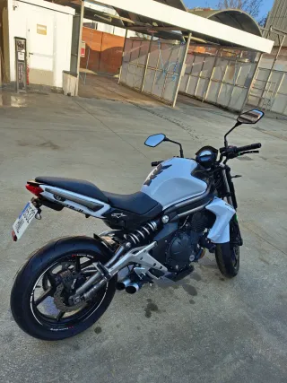 Moto Kawasaki ER-6N
