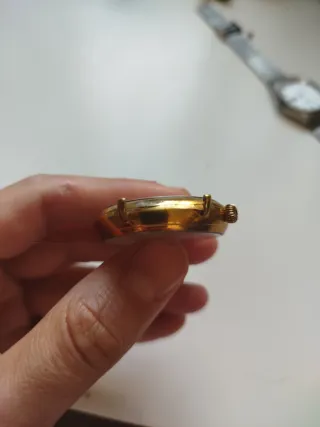 Reloj Dogma Quartz Esfera Blanca y Dorada