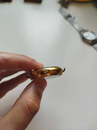 Reloj Dogma Quartz Esfera Blanca y Dorada