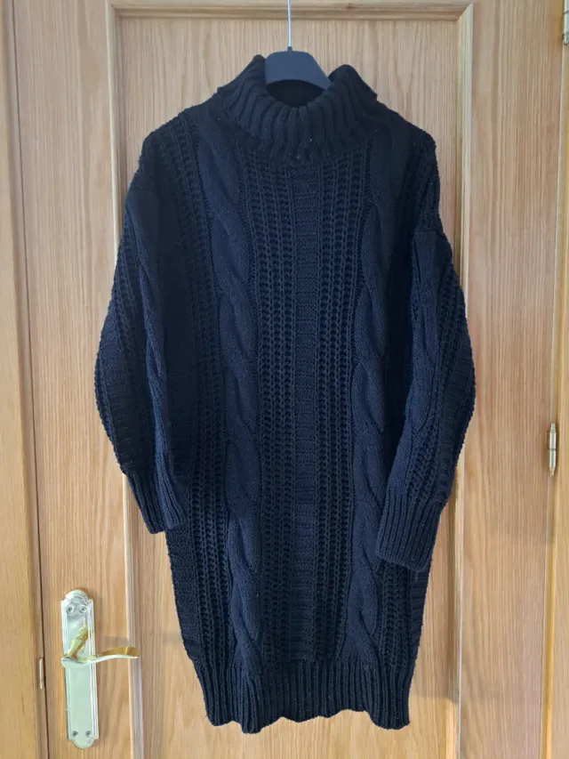 Vestido de lana negro cuello alto