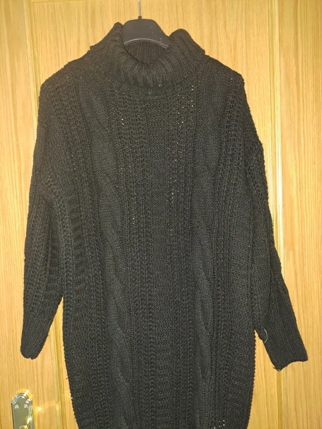 Vestido de lana negro cuello alto