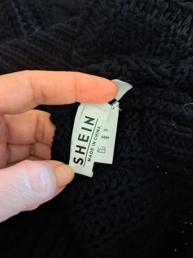 Vestido de lana negro cuello alto