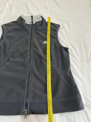 Chaleco polar Nike ACG Therma FIT gris