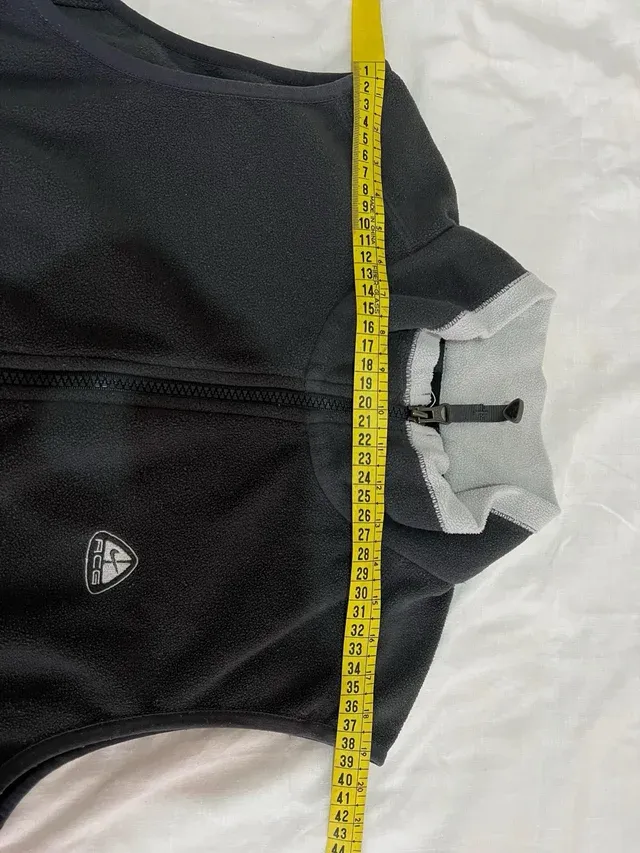 Chaleco polar Nike ACG Therma FIT gris