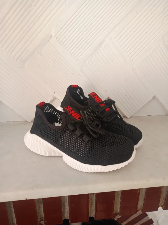 Sneakers di sicurezza nere e rosse