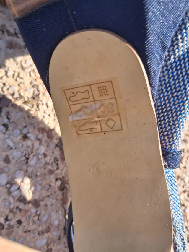 Zapatos de mujer beige y azul