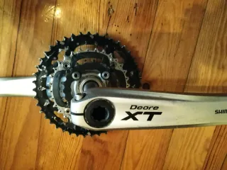 Bielas Shimano Deore XT.