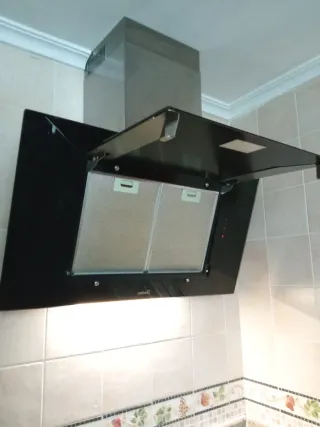 Campana extractora de cocina negra