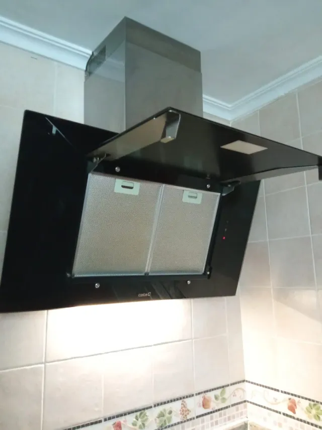 Campana extractora de cocina negra