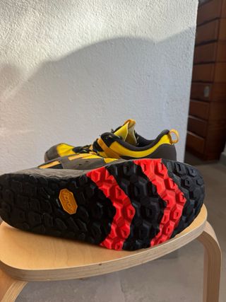 Zapatillas New Balance Trail Running Negras/Amaril