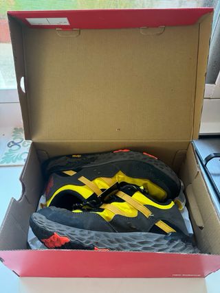 Zapatillas New Balance Trail Running Negras/Amaril
