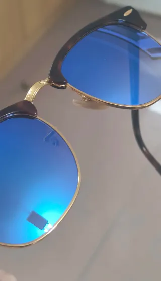 Gafas de sol Ray-Ban azules y marrones