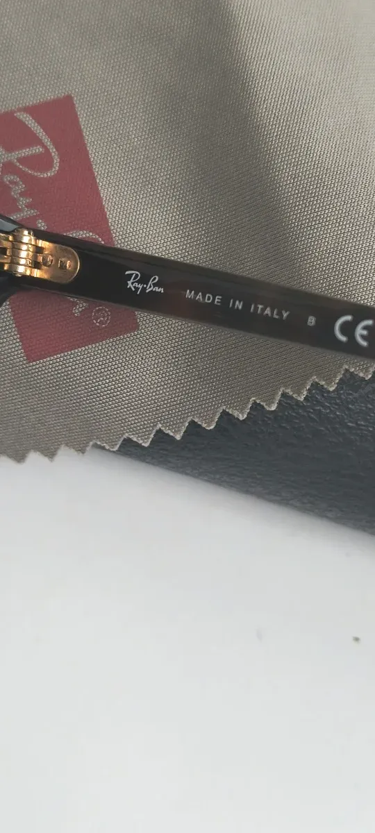 Gafas de sol Ray-Ban azules y marrones