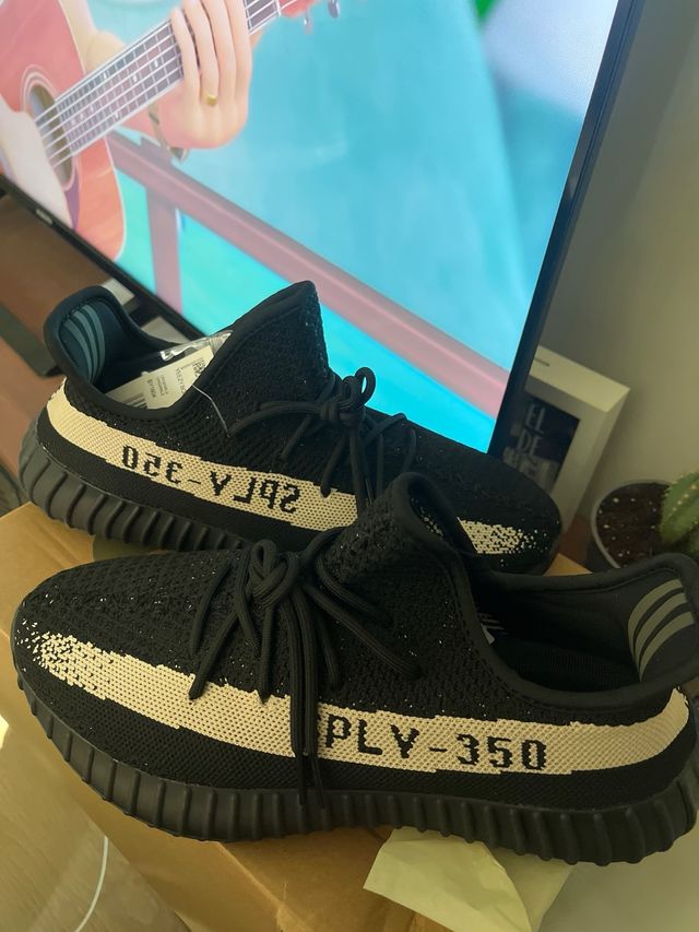 Adidas Yeezy Boost 350 V2 Black White