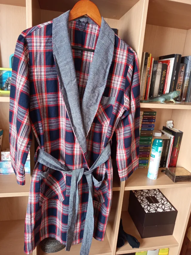 Bata unisex cuadros azul y rojo