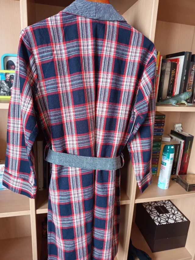 Bata unisex cuadros azul y rojo