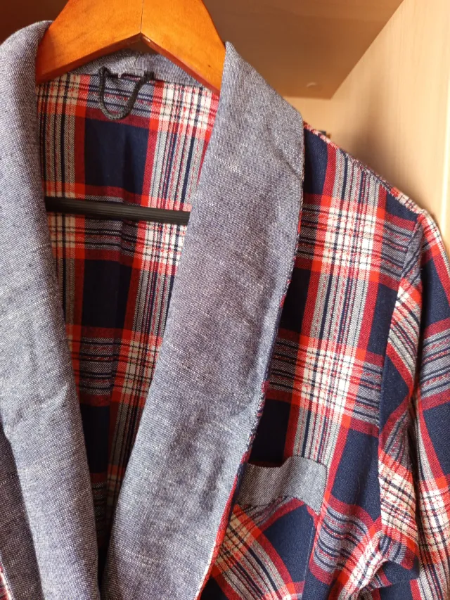 Bata unisex cuadros azul y rojo