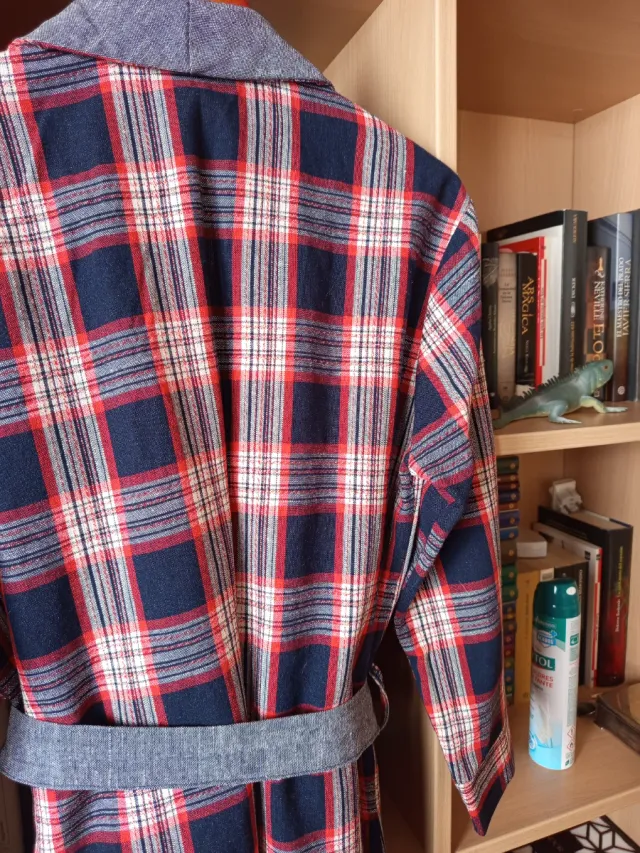 Bata unisex cuadros azul y rojo