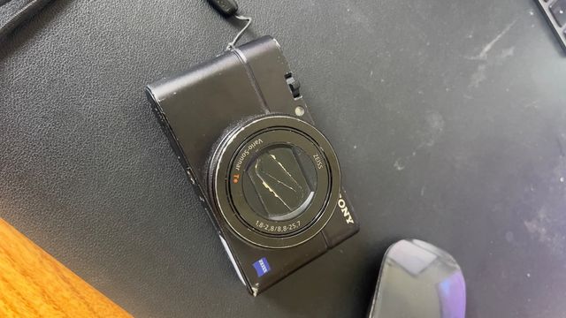 Sony RX100 IV  - Roto, para piezas o reparación