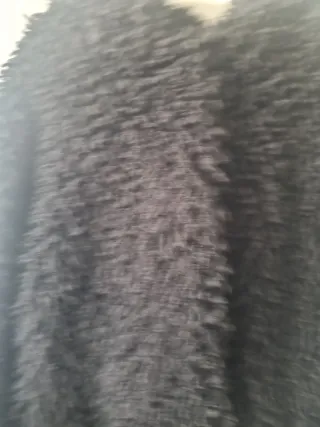 Chaquetón de pelo negro