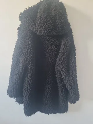 Chaquetón de pelo negro