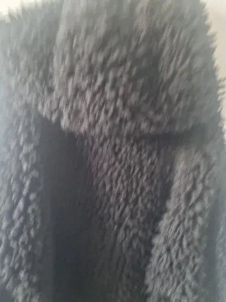 Chaquetón de pelo negro