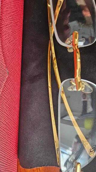 Gafas Cartier Doradas con Estuche Rojo