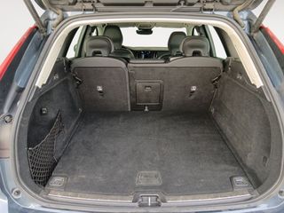 Volvo XC60 B4 R Design 2WD