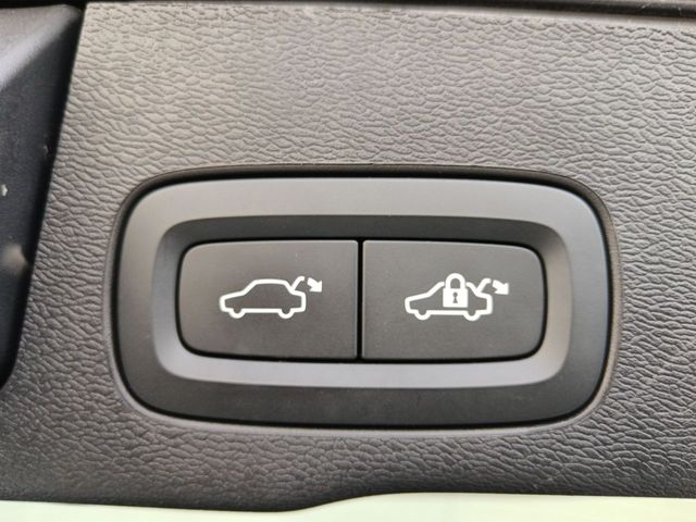 Volvo XC60 B4 R Design 2WD