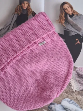 Berretto 100% lana rosa fatto a mano