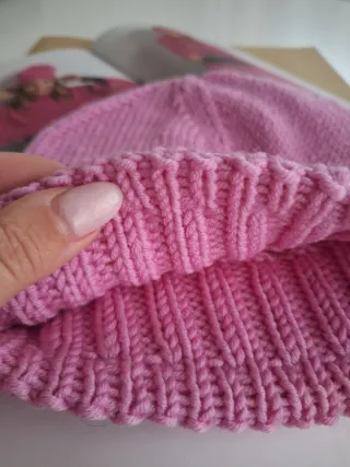 Berretto 100% lana rosa fatto a mano